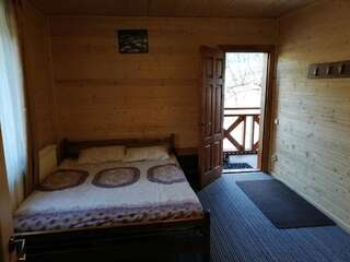 Отели типа «постель и завтрак» Крым Яремче Семейный номер с видом на горы-9